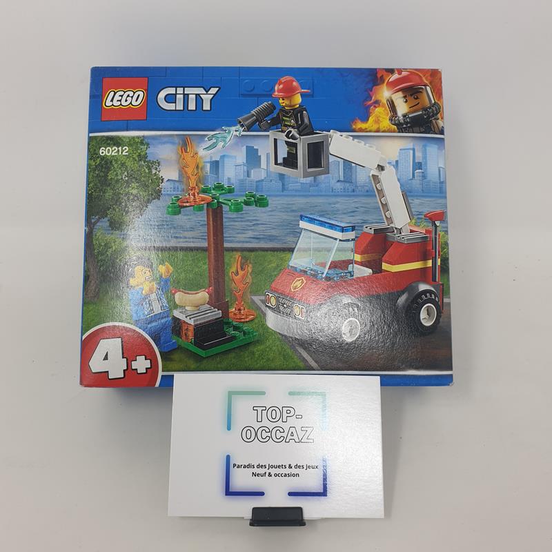 lego city 60212 Camion de pompier Extinction du barbecue